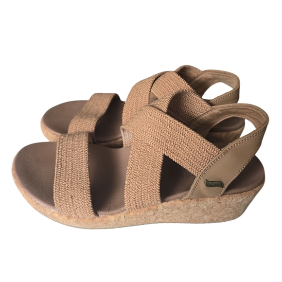 Skechers Women Arch Fit Beverlee Love Stays Wedge Sandal Tan. - Picture 3 of 6